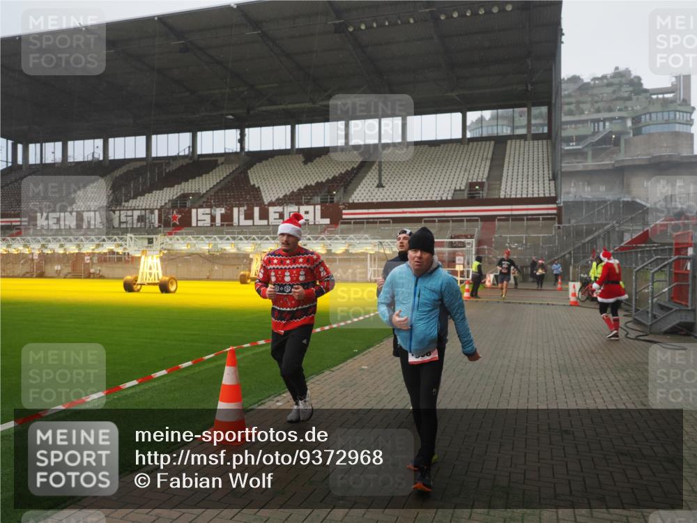 07.12.2025 - St. Pauli X-Mass-Run No. 15 Fabian Wolf http://msf.ph/oto/9372968 07.12.2025 10:12:56 Ziel 9, 18, 80, 938, 1397, 2687, 3040, 3428, 3514, 3551, 3557, 3799, 3834, 3836, 4487 meine-sportfotos.de