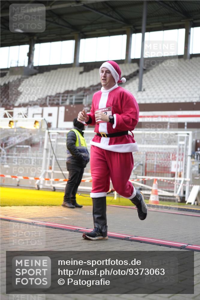 07.12.2025 - St. Pauli X-Mass-Run No. 15 Patografie http://msf.ph/oto/9373063 07.12.2025 11:56:56 Ziel 722, 1271, 1836, 1877, 2596, 2598, 2599, 2824, 2825, 2826, 3383, 3459, 4172, 4174 meine-sportfotos.de