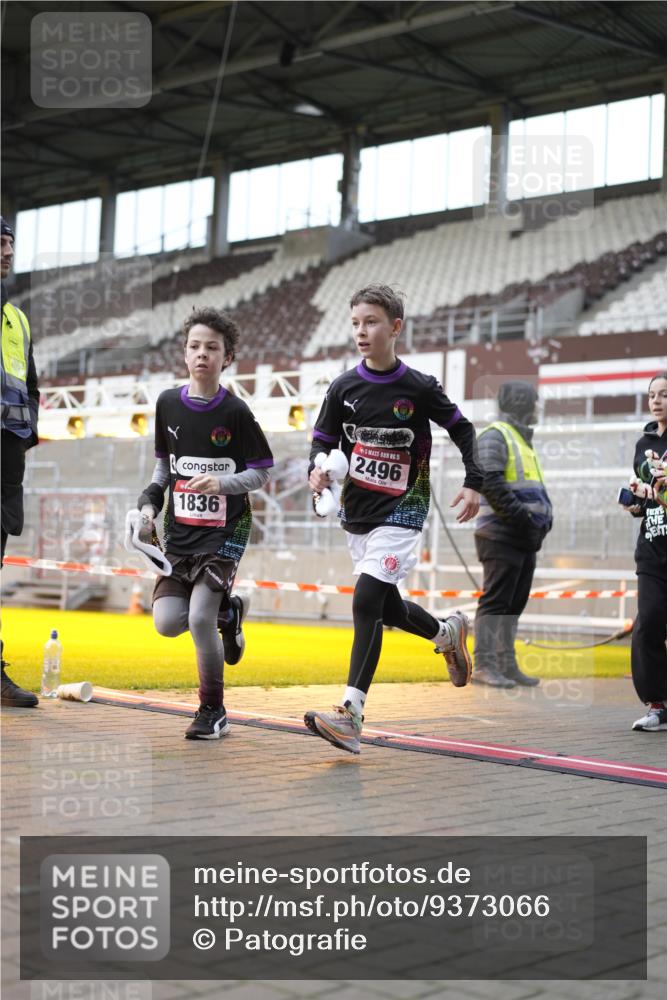 07.12.2025 - St. Pauli X-Mass-Run No. 15 Patografie http://msf.ph/oto/9373066 07.12.2025 11:57:01 Ziel 722, 1271, 1836, 1877, 2496, 2825, 2826, 3383 meine-sportfotos.de