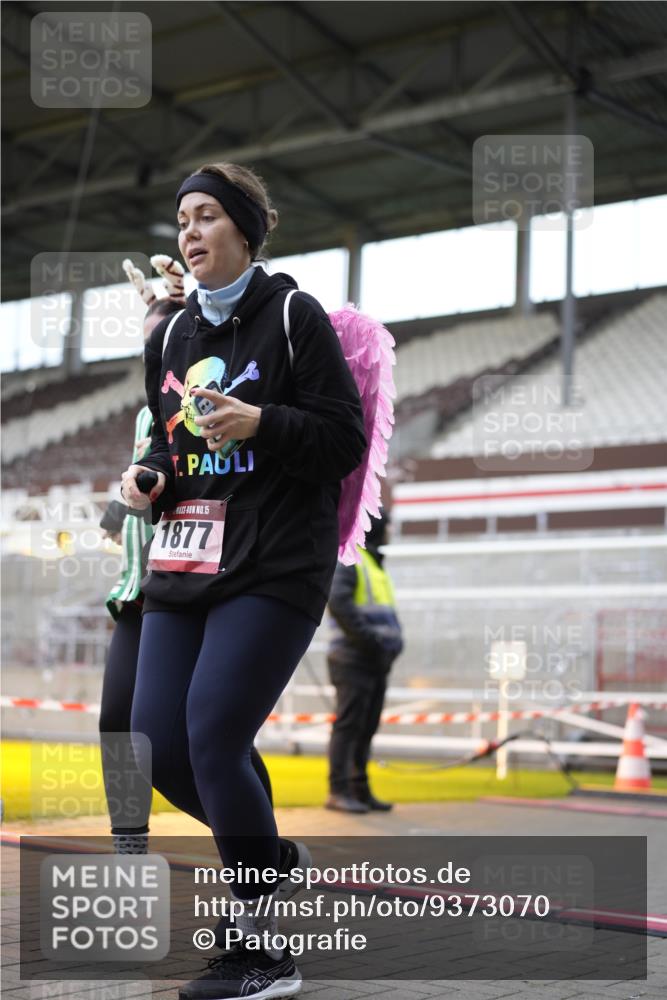 07.12.2025 - St. Pauli X-Mass-Run No. 15 Patografie http://msf.ph/oto/9373070 07.12.2025 11:57:03 Ziel 722, 1271, 1836, 1877, 2496, 2825, 2826, 3383 meine-sportfotos.de