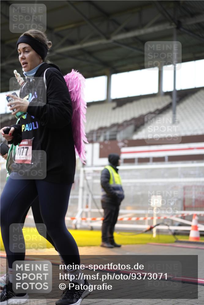 07.12.2025 - St. Pauli X-Mass-Run No. 15 Patografie http://msf.ph/oto/9373071 07.12.2025 11:57:03 Ziel 722, 1271, 1836, 1877, 2496, 2825, 2826, 3383 meine-sportfotos.de