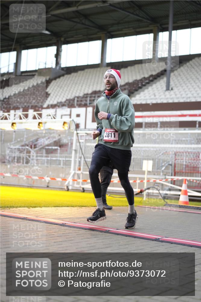 07.12.2025 - St. Pauli X-Mass-Run No. 15 Patografie http://msf.ph/oto/9373072 07.12.2025 11:57:17 Ziel 1327, 2496, 2811 meine-sportfotos.de