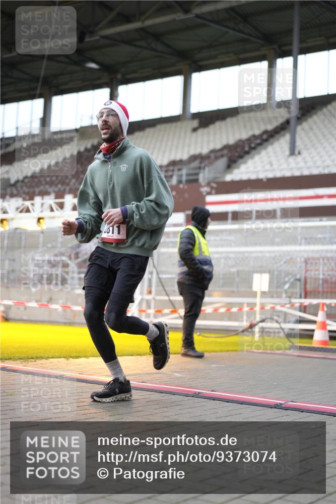 07.12.2025 - St. Pauli X-Mass-Run No. 15 Patografie http://msf.ph/oto/9373074 07.12.2025 11:57:17 Ziel 1327, 2496, 2811 meine-sportfotos.de