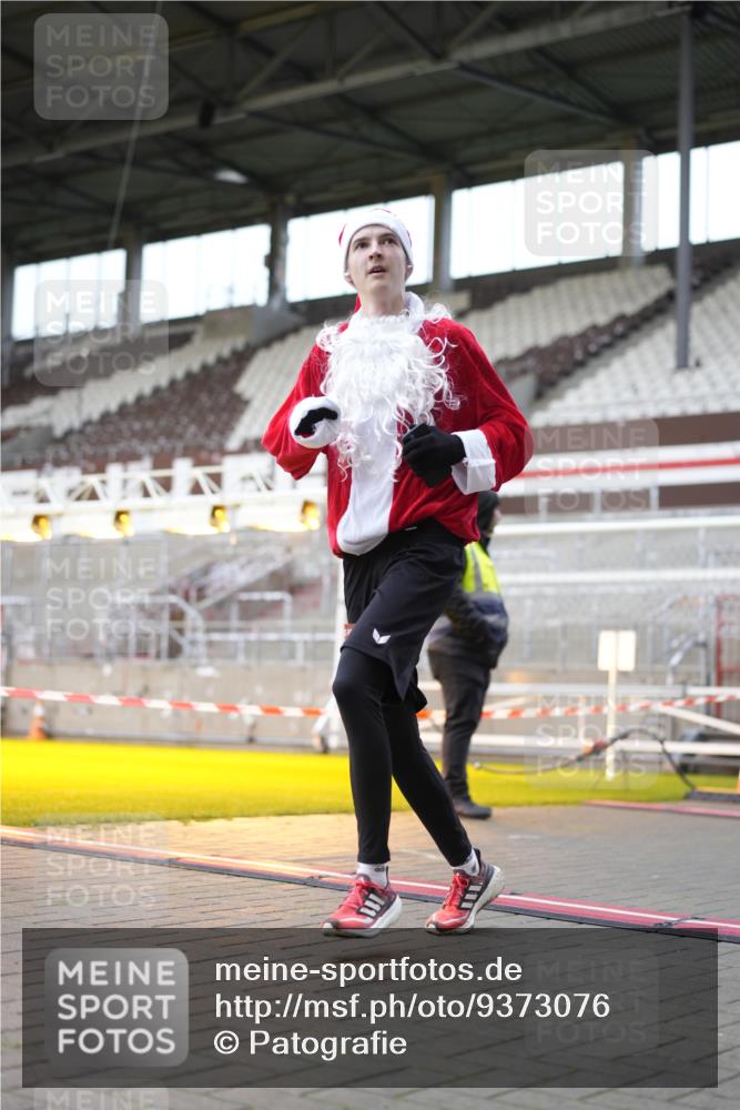 07.12.2025 - St. Pauli X-Mass-Run No. 15 Patografie http://msf.ph/oto/9373076 07.12.2025 11:57:19 Ziel 1327, 2811 meine-sportfotos.de