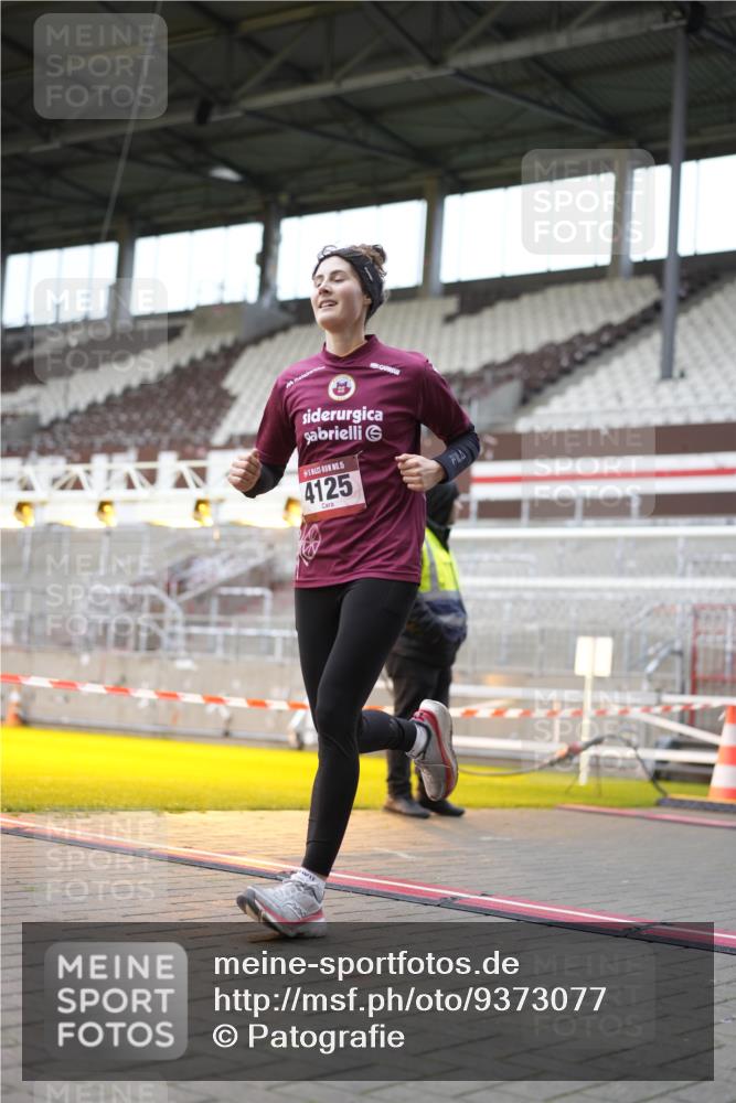 07.12.2025 - St. Pauli X-Mass-Run No. 15 Patografie http://msf.ph/oto/9373077 07.12.2025 11:57:25 Ziel 1327, 2811, 3444, 3452, 4125 meine-sportfotos.de