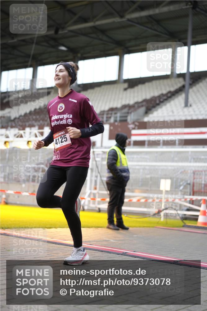 07.12.2025 - St. Pauli X-Mass-Run No. 15 Patografie http://msf.ph/oto/9373078 07.12.2025 11:57:25 Ziel 1327, 2811, 3444, 3452, 4125 meine-sportfotos.de