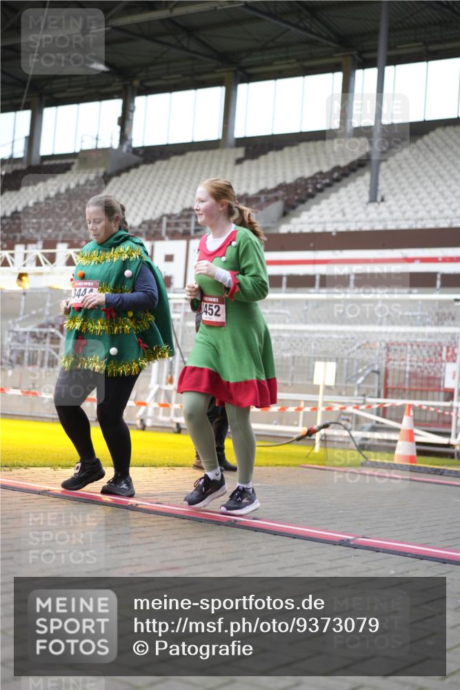 07.12.2025 - St. Pauli X-Mass-Run No. 15 Patografie http://msf.ph/oto/9373079 07.12.2025 11:57:31 Ziel 1327, 2228, 2811, 3444, 3452, 3480, 3847, 3852, 3993, 4125 meine-sportfotos.de