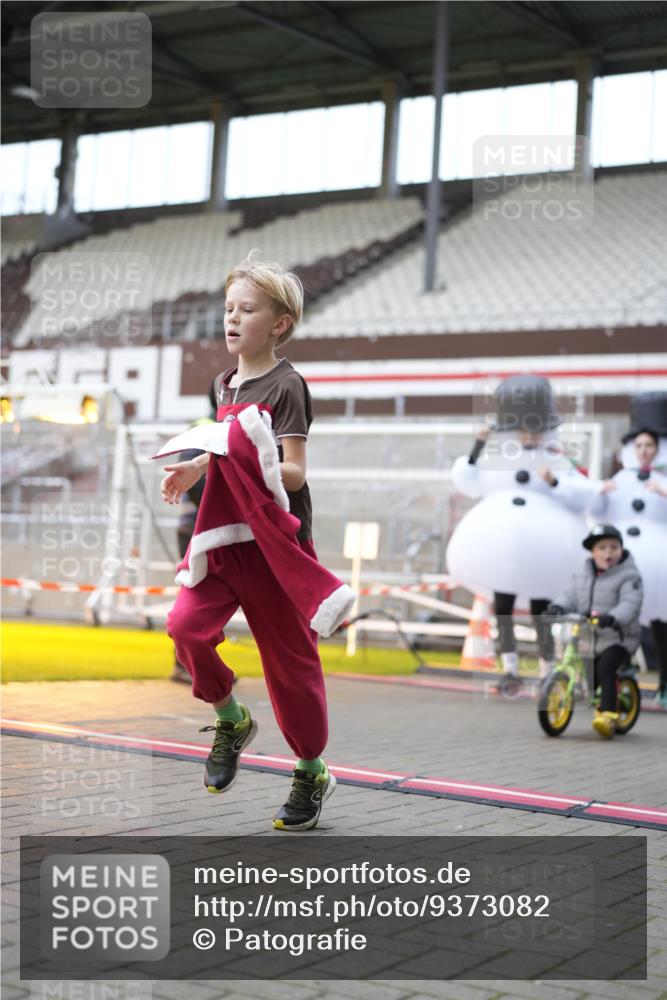 07.12.2025 - St. Pauli X-Mass-Run No. 15 Patografie http://msf.ph/oto/9373082 07.12.2025 11:57:33 Ziel 1327, 2228, 3444, 3452, 3480, 3847, 3852, 3993, 4125 meine-sportfotos.de