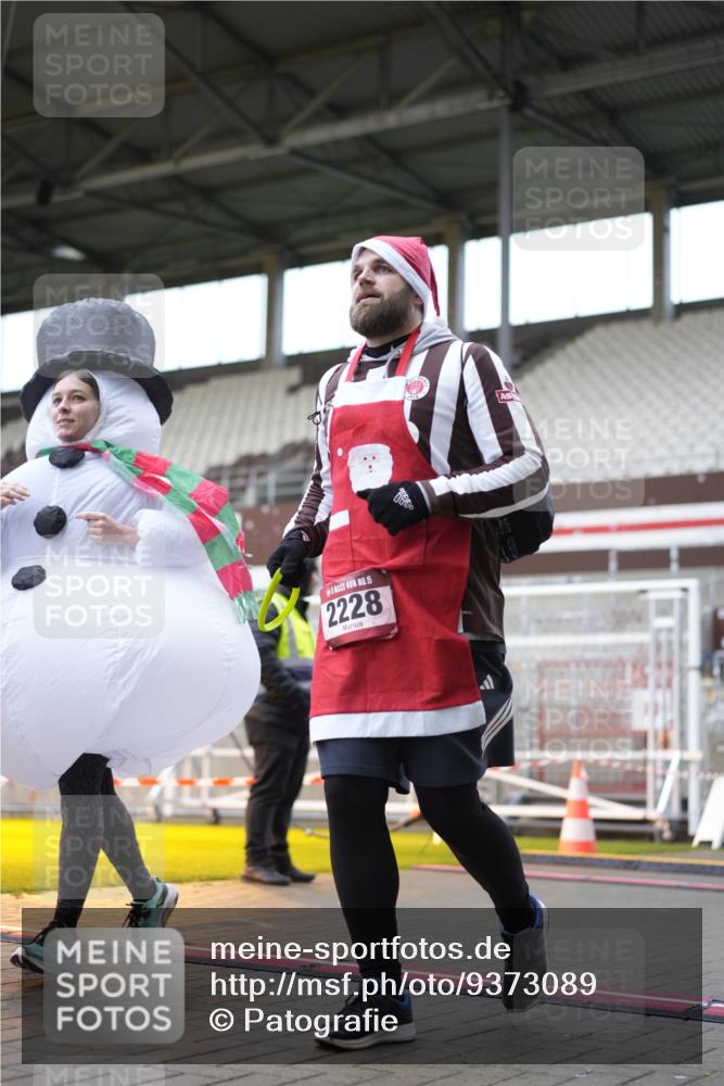 07.12.2025 - St. Pauli X-Mass-Run No. 15 Patografie http://msf.ph/oto/9373089 07.12.2025 11:57:35 Ziel 2228, 3444, 3452, 3480, 3847, 3852, 3993, 4125 meine-sportfotos.de
