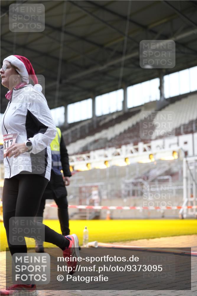 07.12.2025 - St. Pauli X-Mass-Run No. 15 Patografie http://msf.ph/oto/9373095 07.12.2025 11:58:00 Ziel 3801, 3817, 4218, 4240 meine-sportfotos.de