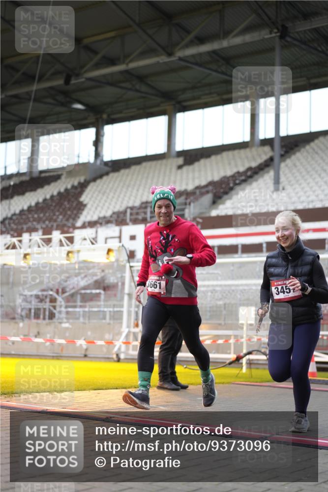 07.12.2025 - St. Pauli X-Mass-Run No. 15 Patografie http://msf.ph/oto/9373096 07.12.2025 11:58:14 Ziel 1151, 1909, 1914, 3457, 3661, 3817, 4721 meine-sportfotos.de