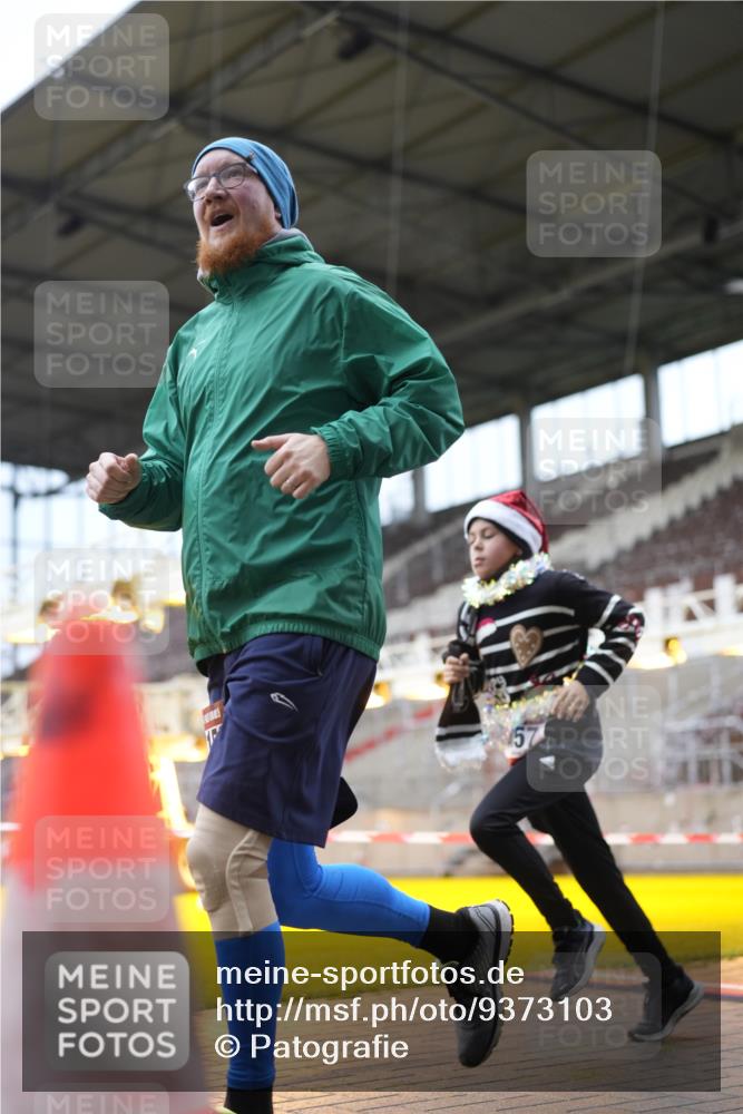 07.12.2025 - St. Pauli X-Mass-Run No. 15 Patografie http://msf.ph/oto/9373103 07.12.2025 11:58:20 Ziel 163, 1151, 1909, 1914, 3150, 3457, 3661, 4057, 4721 meine-sportfotos.de