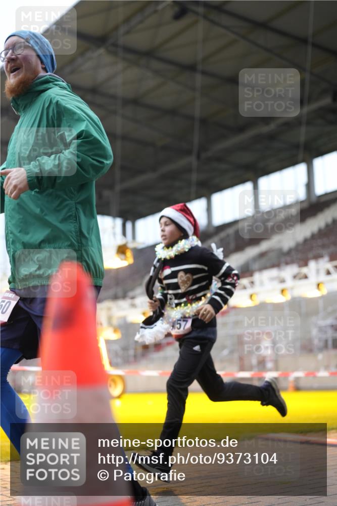 07.12.2025 - St. Pauli X-Mass-Run No. 15 Patografie http://msf.ph/oto/9373104 07.12.2025 11:58:20 Ziel 163, 1151, 1909, 1914, 3150, 3457, 3661, 4057, 4721 meine-sportfotos.de