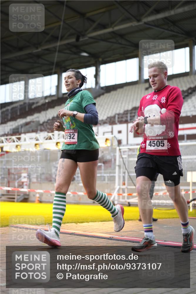 07.12.2025 - St. Pauli X-Mass-Run No. 15 Patografie http://msf.ph/oto/9373107 07.12.2025 11:58:34 Ziel 163, 409, 413, 415, 419, 589, 3150, 3192, 3533, 4057, 4505 meine-sportfotos.de