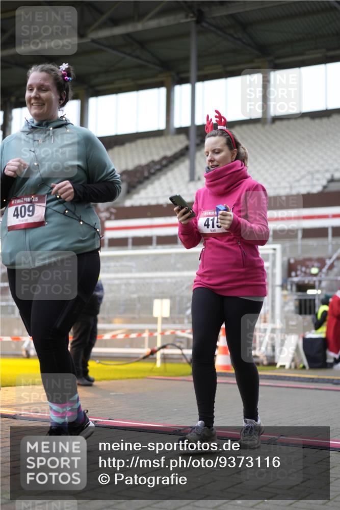 07.12.2025 - St. Pauli X-Mass-Run No. 15 Patografie http://msf.ph/oto/9373116 07.12.2025 11:58:41 Ziel 409, 413, 415, 419, 589, 3192, 3533, 4312, 4505 meine-sportfotos.de