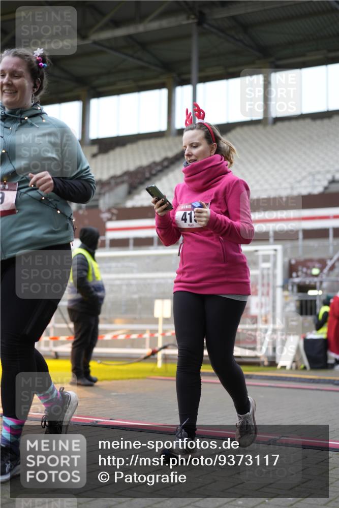 07.12.2025 - St. Pauli X-Mass-Run No. 15 Patografie http://msf.ph/oto/9373117 07.12.2025 11:58:41 Ziel 409, 413, 415, 419, 589, 3192, 3533, 4312, 4505 meine-sportfotos.de