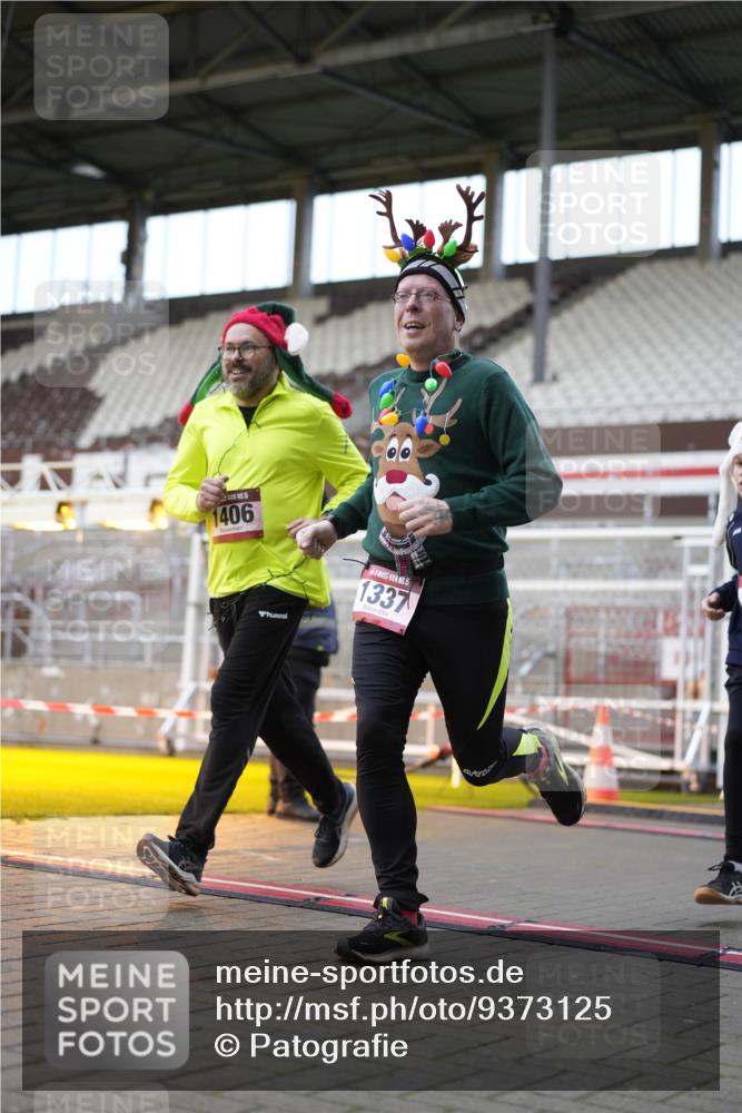 07.12.2025 - St. Pauli X-Mass-Run No. 15 Patografie http://msf.ph/oto/9373125 07.12.2025 11:59:08 Ziel 862, 1337, 1406, 4733, 4749, 4790 meine-sportfotos.de