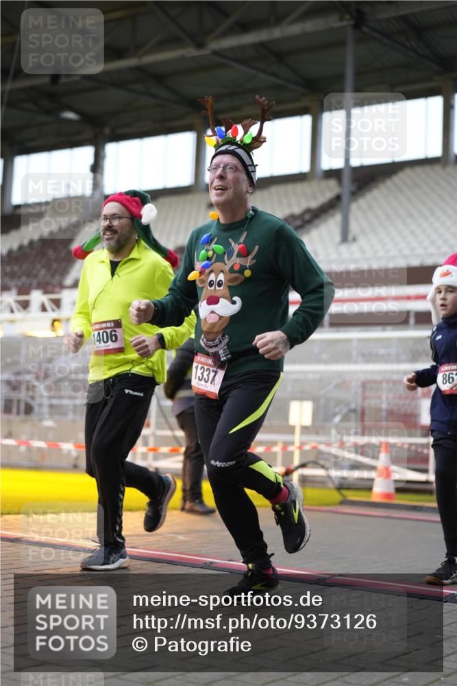 07.12.2025 - St. Pauli X-Mass-Run No. 15 Patografie http://msf.ph/oto/9373126 07.12.2025 11:59:09 Ziel 862, 1337, 1406, 4733, 4749, 4790 meine-sportfotos.de