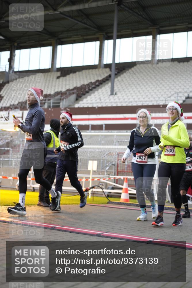 07.12.2025 - St. Pauli X-Mass-Run No. 15 Patografie http://msf.ph/oto/9373139 07.12.2025 11:59:27 Ziel 2627, 2630, 2741, 4242, 4744, 4754, 4790 meine-sportfotos.de