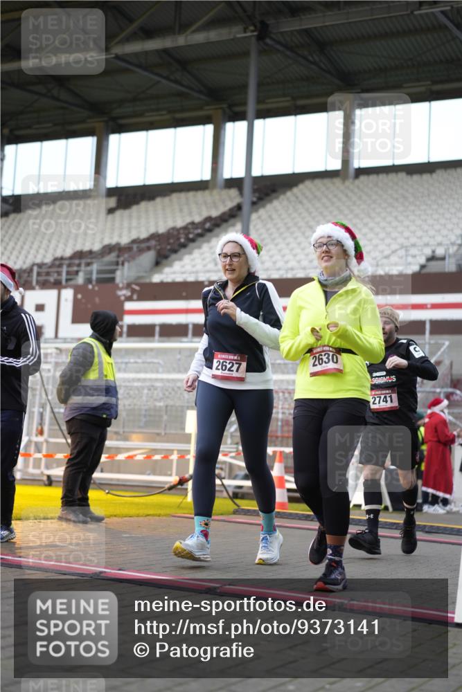 07.12.2025 - St. Pauli X-Mass-Run No. 15 Patografie http://msf.ph/oto/9373141 07.12.2025 11:59:27 Ziel 2627, 2630, 2741, 4242, 4744, 4754, 4790 meine-sportfotos.de