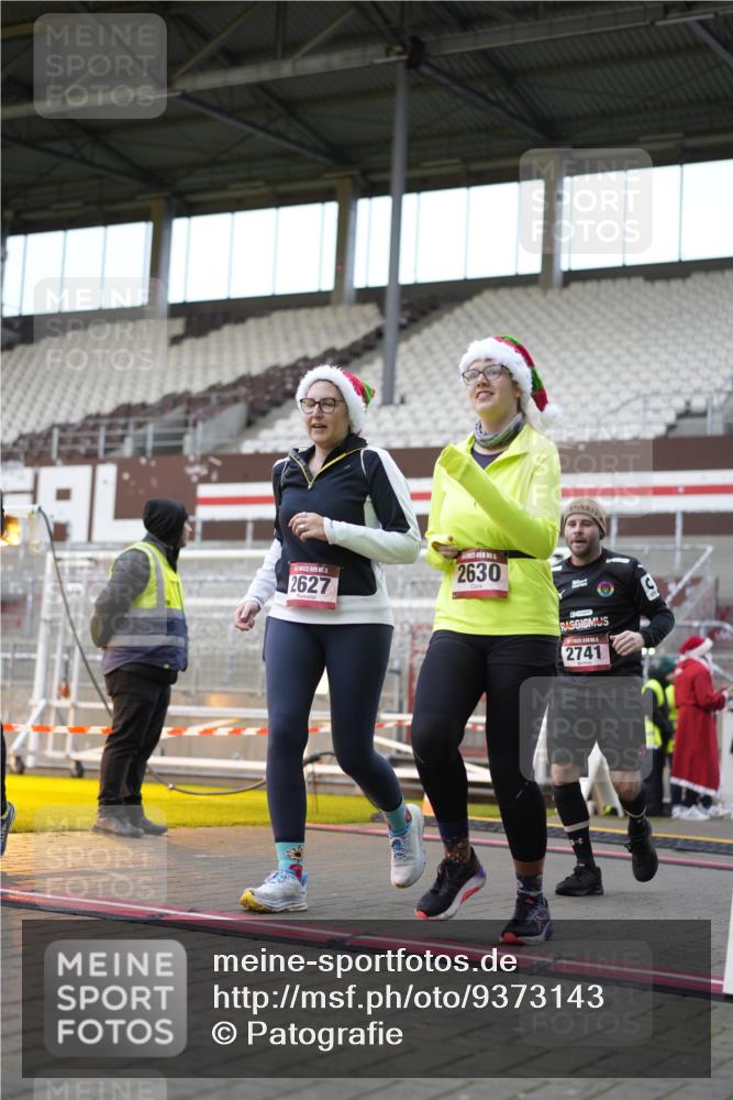 07.12.2025 - St. Pauli X-Mass-Run No. 15 Patografie http://msf.ph/oto/9373143 07.12.2025 11:59:27 Ziel 2627, 2630, 2741, 4242, 4744, 4754, 4790 meine-sportfotos.de