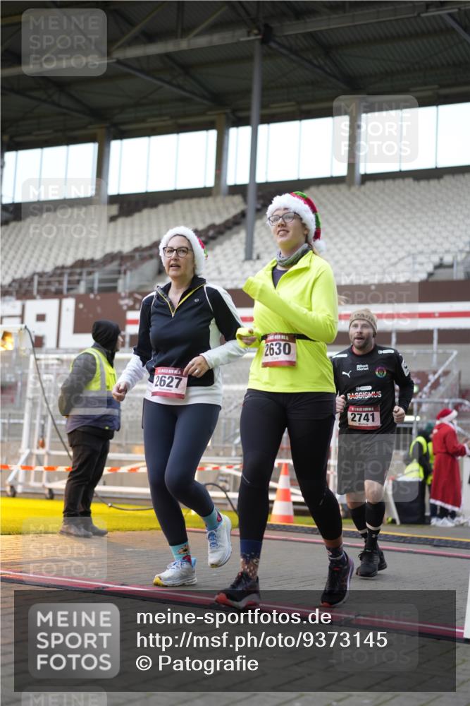 07.12.2025 - St. Pauli X-Mass-Run No. 15 Patografie http://msf.ph/oto/9373145 07.12.2025 11:59:27 Ziel 2627, 2630, 2741, 4242, 4744, 4754, 4790 meine-sportfotos.de