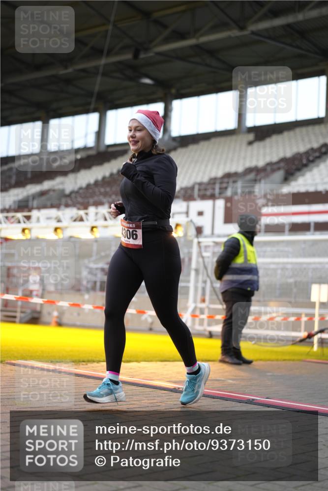 07.12.2025 - St. Pauli X-Mass-Run No. 15 Patografie http://msf.ph/oto/9373150 07.12.2025 11:59:33 Ziel 1864, 1865, 1868, 2627, 2630, 2741, 4306, 4744, 4754 meine-sportfotos.de