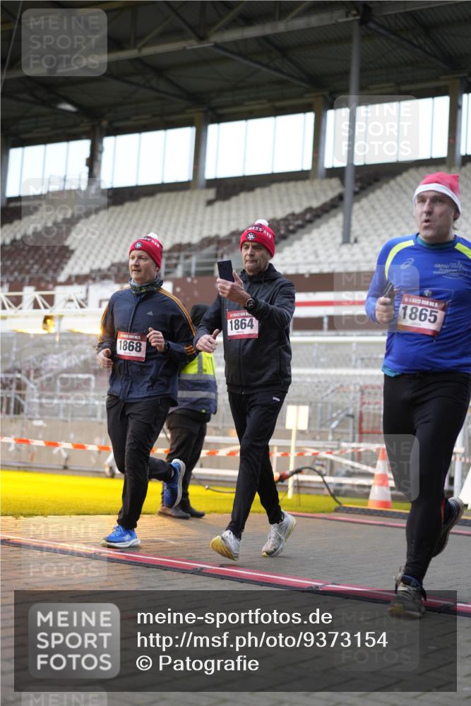07.12.2025 - St. Pauli X-Mass-Run No. 15 Patografie http://msf.ph/oto/9373154 07.12.2025 11:59:35 Ziel 1864, 1865, 1868, 2627, 2630, 2741, 4306, 4744, 4754 meine-sportfotos.de