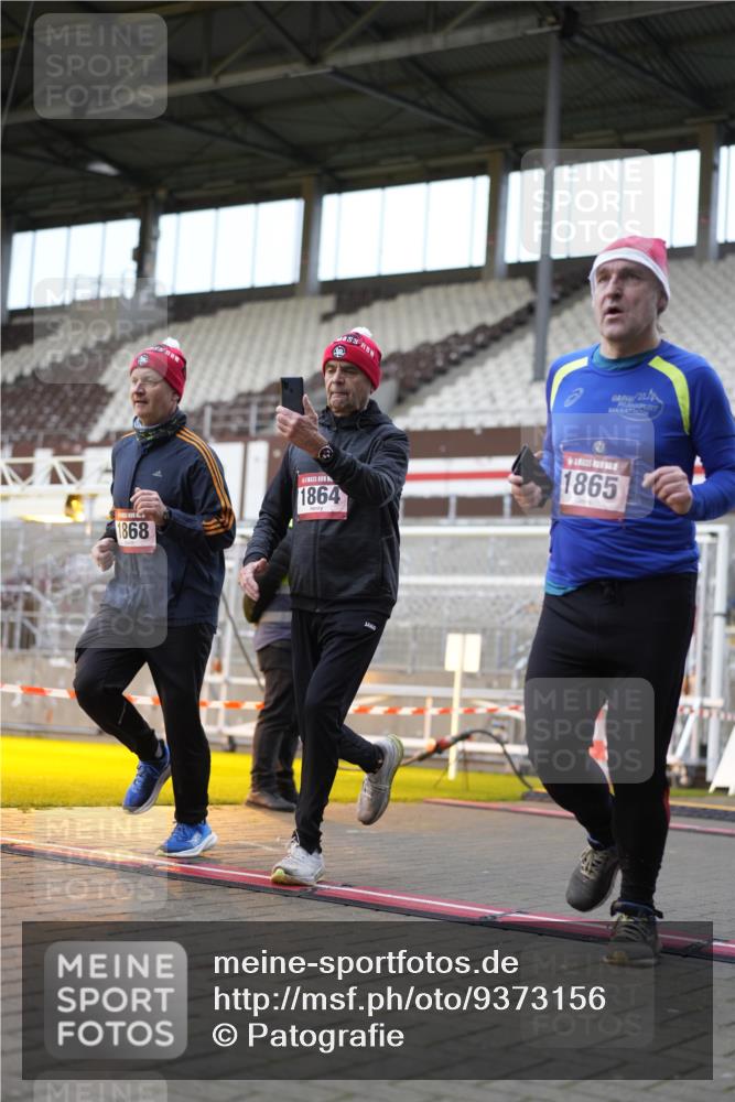 07.12.2025 - St. Pauli X-Mass-Run No. 15 Patografie http://msf.ph/oto/9373156 07.12.2025 11:59:35 Ziel 1864, 1865, 1868, 2627, 2630, 2741, 4306, 4744, 4754 meine-sportfotos.de