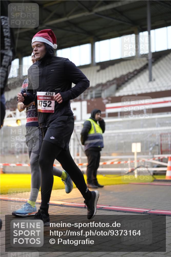 07.12.2025 - St. Pauli X-Mass-Run No. 15 Patografie http://msf.ph/oto/9373164 07.12.2025 11:59:59 Ziel 4743, 4752 meine-sportfotos.de
