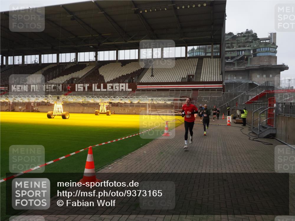07.12.2025 - St. Pauli X-Mass-Run No. 15 Fabian Wolf http://msf.ph/oto/9373165 07.12.2025 09:51:15 Ziel 13, 615, 2135, 2646, 4273 meine-sportfotos.de