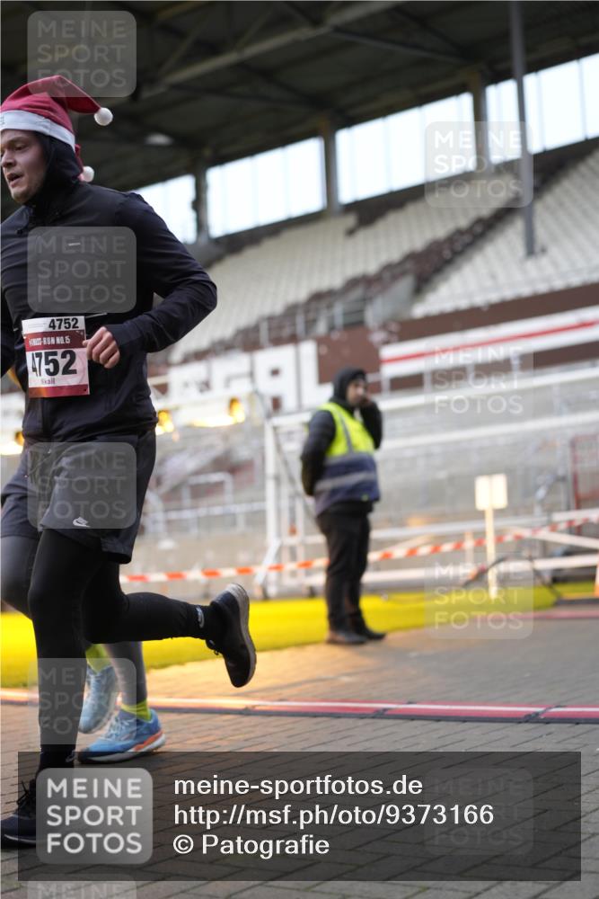 07.12.2025 - St. Pauli X-Mass-Run No. 15 Patografie http://msf.ph/oto/9373166 07.12.2025 11:59:59 Ziel 4743, 4752 meine-sportfotos.de