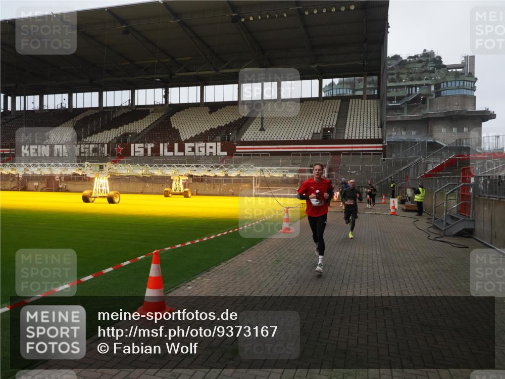 07.12.2025 - St. Pauli X-Mass-Run No. 15 Fabian Wolf http://msf.ph/oto/9373167 07.12.2025 09:51:16 Ziel 13, 615, 1258, 2135, 2646, 3110, 4273 meine-sportfotos.de