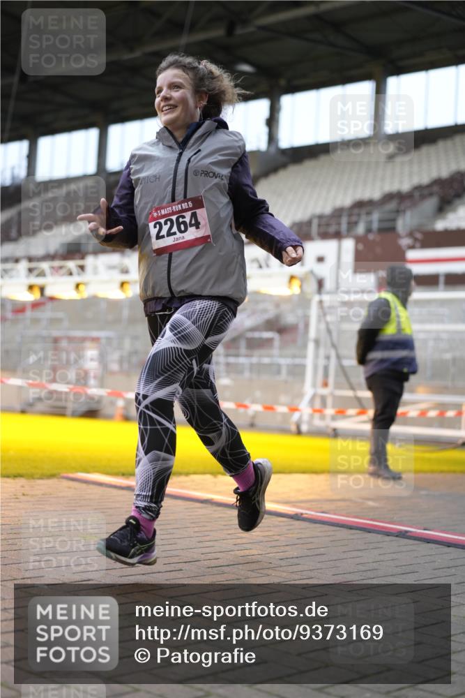 07.12.2025 - St. Pauli X-Mass-Run No. 15 Patografie http://msf.ph/oto/9373169 07.12.2025 12:00:13 Ziel 2264, 2267, 4743, 4752 meine-sportfotos.de