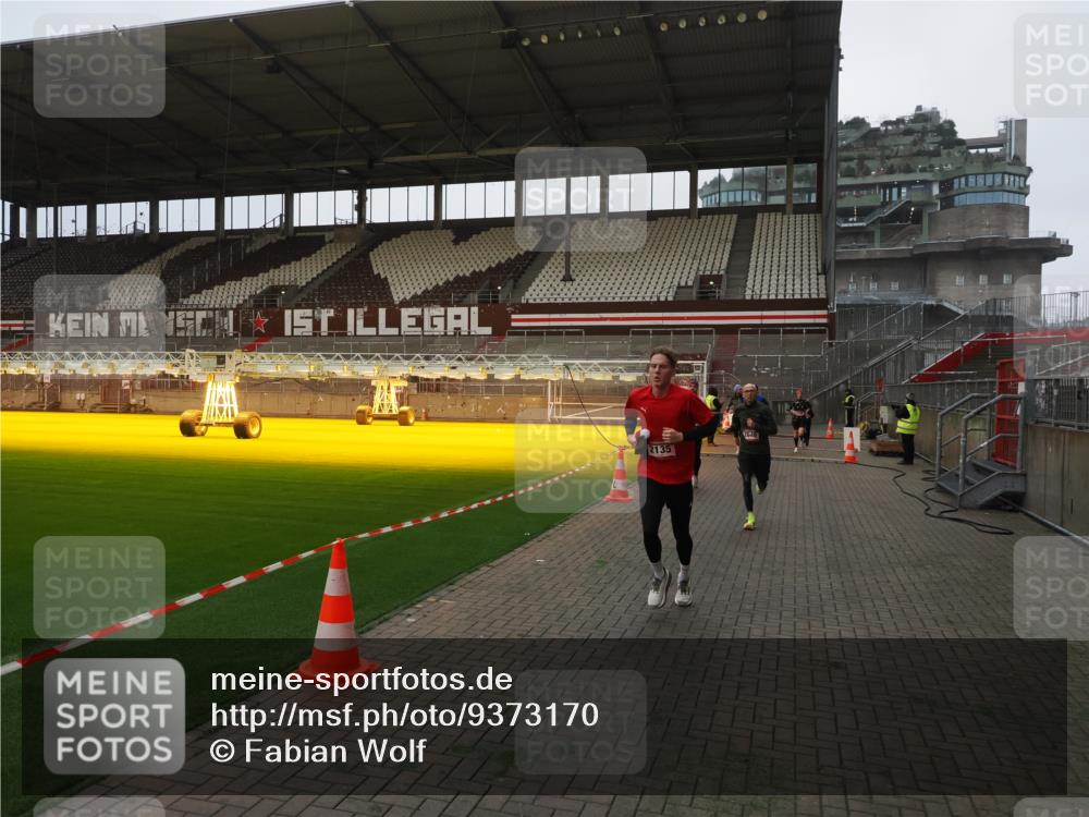 07.12.2025 - St. Pauli X-Mass-Run No. 15 Fabian Wolf http://msf.ph/oto/9373170 07.12.2025 09:51:16 Ziel 13, 615, 1258, 2135, 2646, 3110, 4273 meine-sportfotos.de