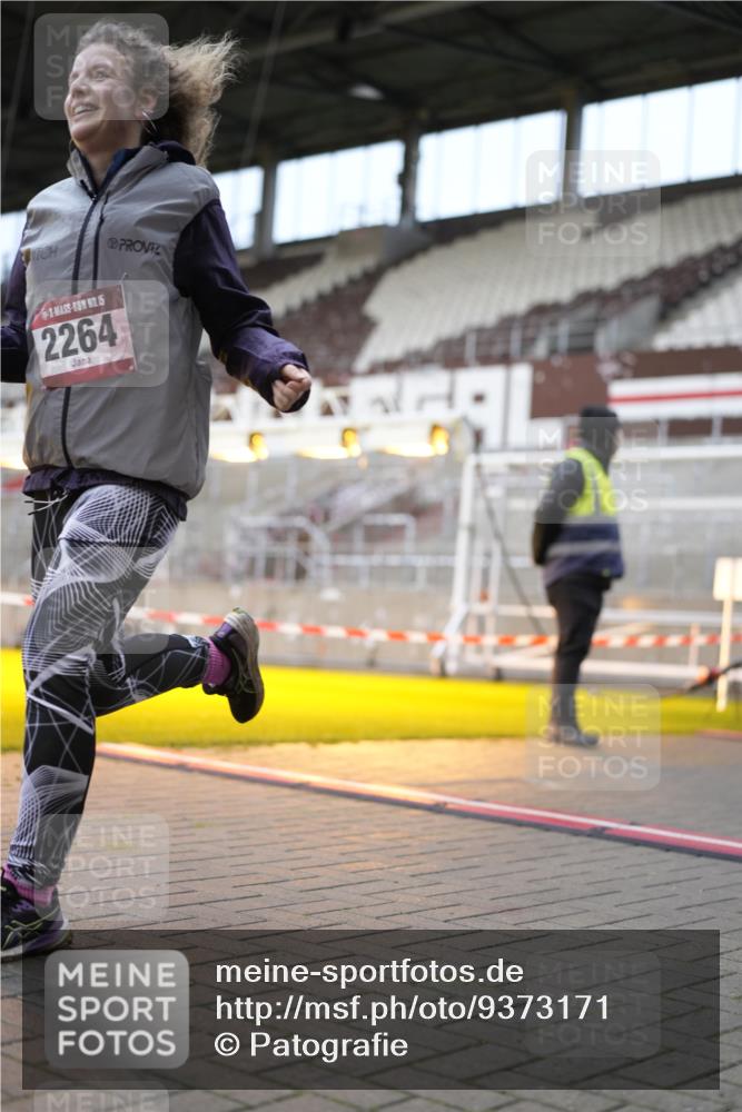 07.12.2025 - St. Pauli X-Mass-Run No. 15 Patografie http://msf.ph/oto/9373171 07.12.2025 12:00:14 Ziel 2264, 2267, 4752 meine-sportfotos.de