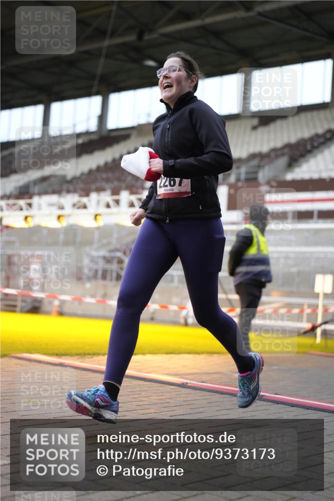 07.12.2025 - St. Pauli X-Mass-Run No. 15 Patografie http://msf.ph/oto/9373173 07.12.2025 12:00:15 Ziel 2264, 2267 meine-sportfotos.de