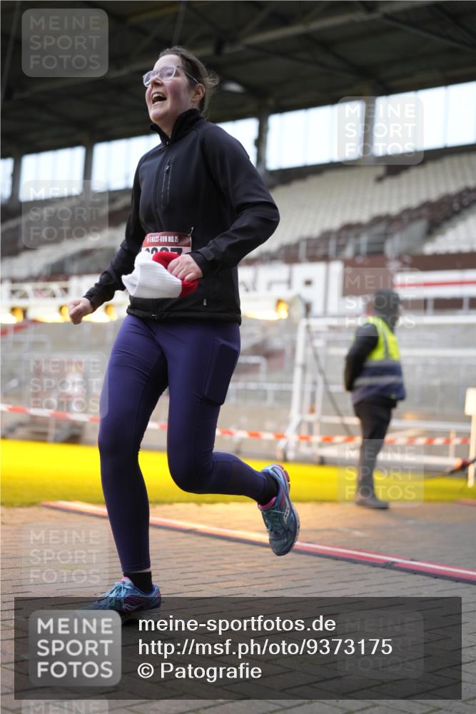 07.12.2025 - St. Pauli X-Mass-Run No. 15 Patografie http://msf.ph/oto/9373175 07.12.2025 12:00:15 Ziel 2264, 2267 meine-sportfotos.de