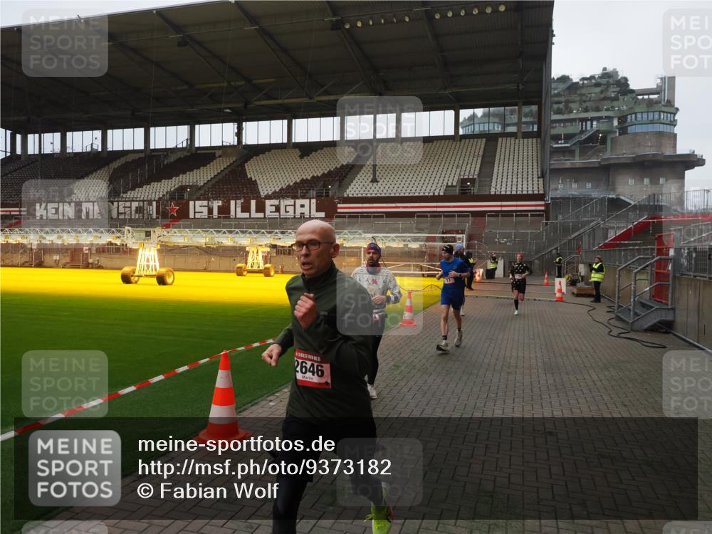 07.12.2025 - St. Pauli X-Mass-Run No. 15 Fabian Wolf http://msf.ph/oto/9373182 07.12.2025 09:51:18 Ziel 13, 1258, 2030, 2135, 2646, 3110, 4273 meine-sportfotos.de