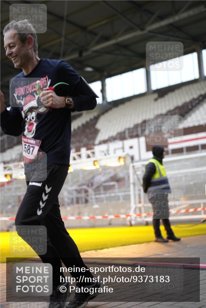 07.12.2025 - St. Pauli X-Mass-Run No. 15 Patografie http://msf.ph/oto/9373183 07.12.2025 12:00:26 Ziel 2264, 2267, 3584, 3587 meine-sportfotos.de