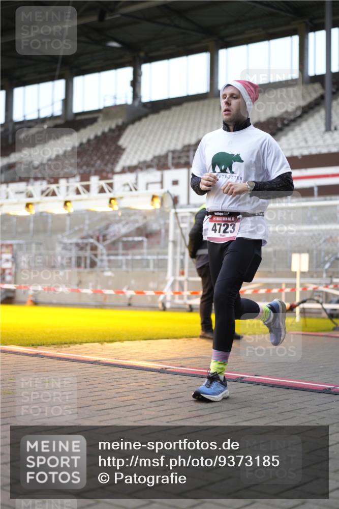 07.12.2025 - St. Pauli X-Mass-Run No. 15 Patografie http://msf.ph/oto/9373185 07.12.2025 12:00:32 Ziel 3584, 3587, 4723 meine-sportfotos.de