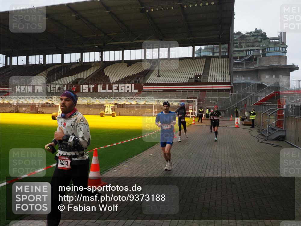 07.12.2025 - St. Pauli X-Mass-Run No. 15 Fabian Wolf http://msf.ph/oto/9373188 07.12.2025 09:51:19 Ziel 13, 1258, 2030, 2135, 2646, 3110, 4273 meine-sportfotos.de