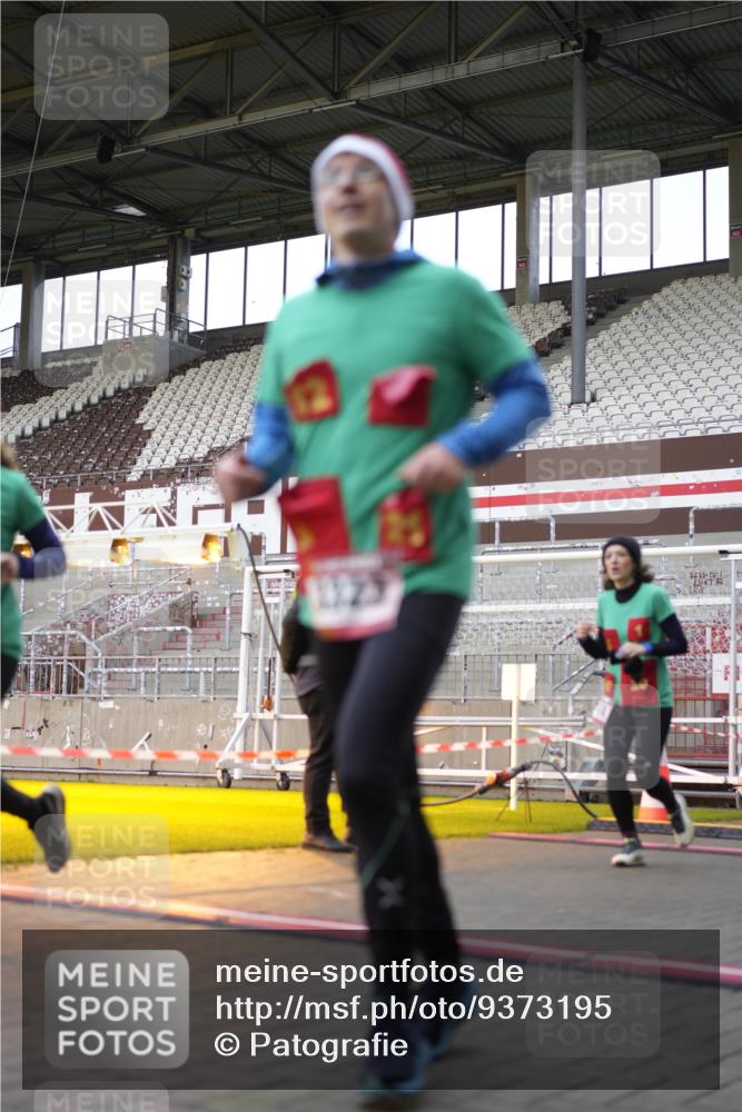 07.12.2025 - St. Pauli X-Mass-Run No. 15 Patografie http://msf.ph/oto/9373195 07.12.2025 12:00:40 Ziel 1225, 1443, 2032, 3318, 3322, 3323, 3325, 3584, 3587, 4723 meine-sportfotos.de