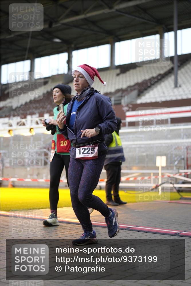 07.12.2025 - St. Pauli X-Mass-Run No. 15 Patografie http://msf.ph/oto/9373199 07.12.2025 12:00:41 Ziel 1225, 1443, 2032, 3318, 3322, 3323, 3325, 4723 meine-sportfotos.de