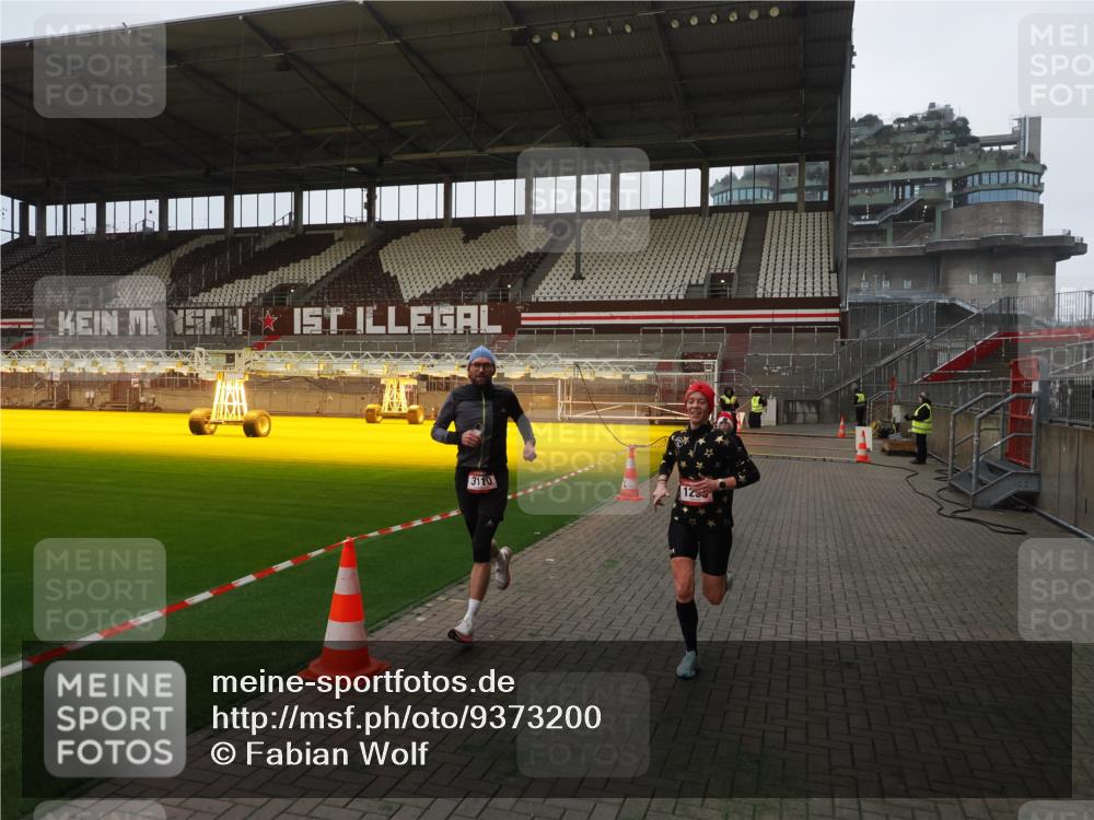 07.12.2025 - St. Pauli X-Mass-Run No. 15 Fabian Wolf http://msf.ph/oto/9373200 07.12.2025 09:51:21 Ziel 13, 1258, 2030, 2135, 2646, 3110, 4273 meine-sportfotos.de