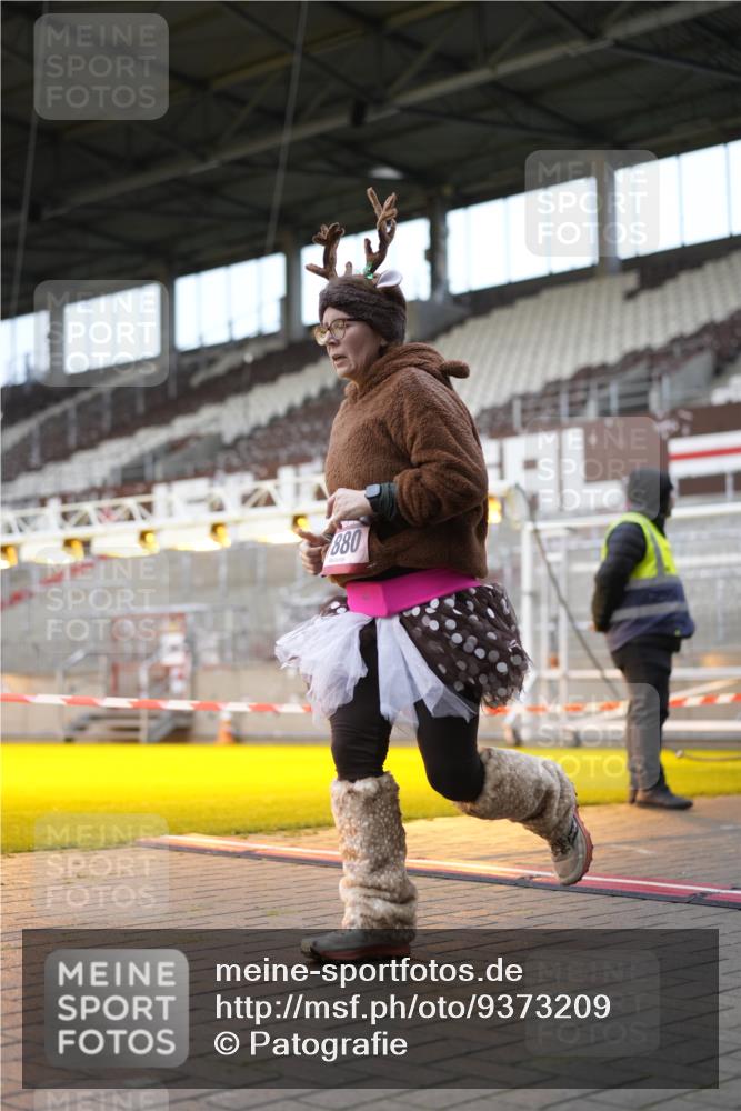 07.12.2025 - St. Pauli X-Mass-Run No. 15 Patografie http://msf.ph/oto/9373209 07.12.2025 12:00:52 Ziel 124, 1225, 1443, 1635, 1665, 1880, 2032, 3318, 3322, 3323, 3325 meine-sportfotos.de