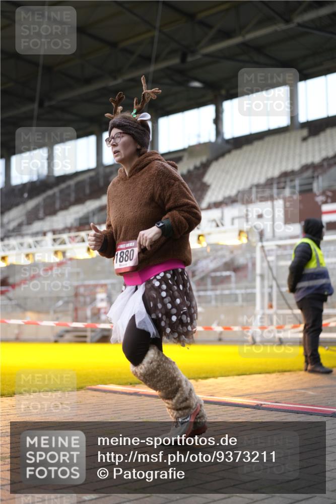 07.12.2025 - St. Pauli X-Mass-Run No. 15 Patografie http://msf.ph/oto/9373211 07.12.2025 12:00:52 Ziel 124, 1225, 1443, 1635, 1665, 1880, 2032, 3318, 3322, 3323, 3325 meine-sportfotos.de