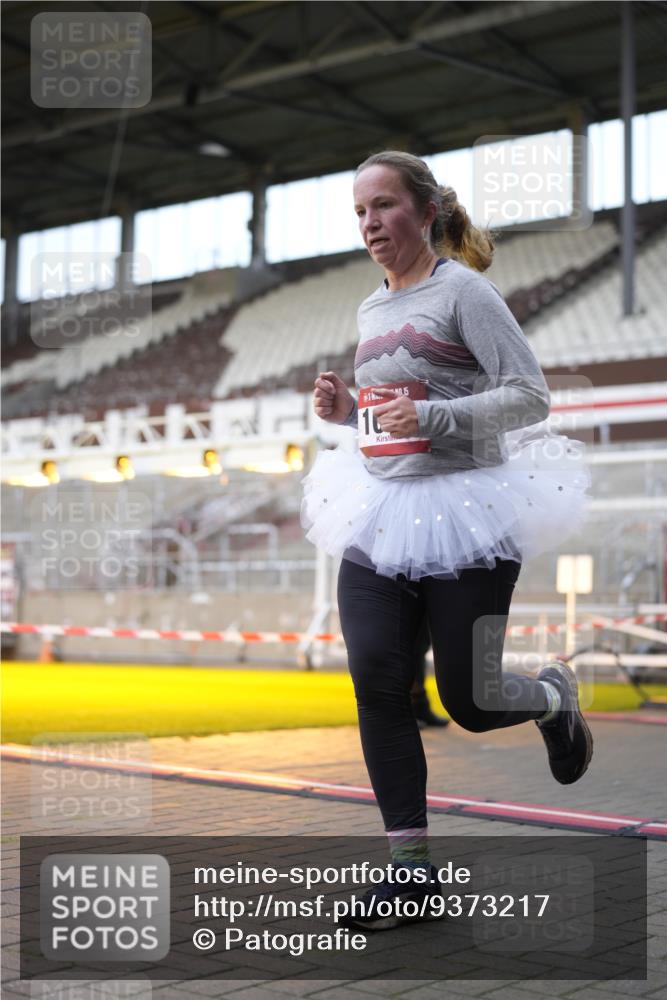 07.12.2025 - St. Pauli X-Mass-Run No. 15 Patografie http://msf.ph/oto/9373217 07.12.2025 12:00:57 Ziel 124, 1443, 1635, 1665, 1880, 2032, 2463 meine-sportfotos.de