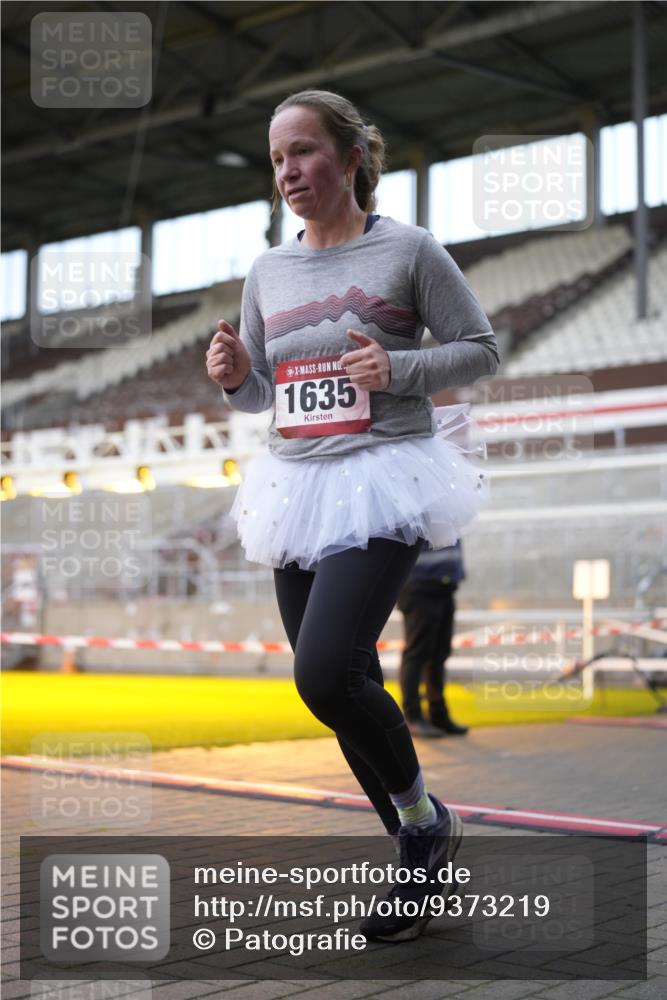 07.12.2025 - St. Pauli X-Mass-Run No. 15 Patografie http://msf.ph/oto/9373219 07.12.2025 12:00:57 Ziel 124, 1443, 1635, 1665, 1880, 2032, 2463 meine-sportfotos.de