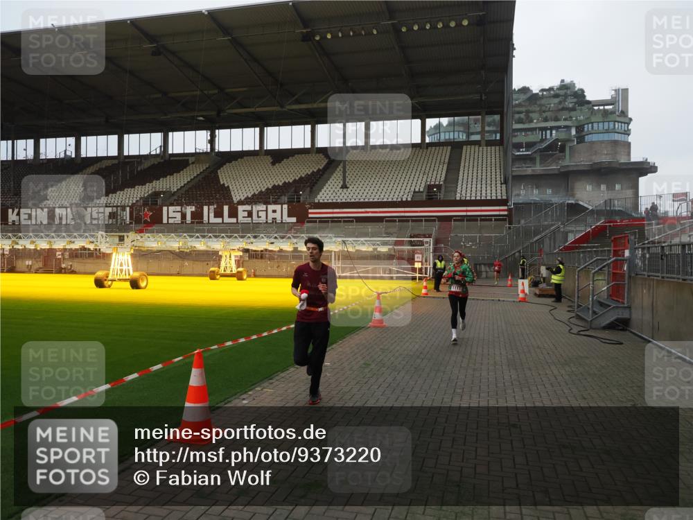 07.12.2025 - St. Pauli X-Mass-Run No. 15 Fabian Wolf http://msf.ph/oto/9373220 07.12.2025 09:51:34 Ziel 13, 1117, 1258, 1893, 2030, 3110, 4273 meine-sportfotos.de